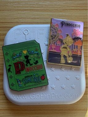 Disney Pinocchio Loungefly Pin Set+Mini Pin Folio